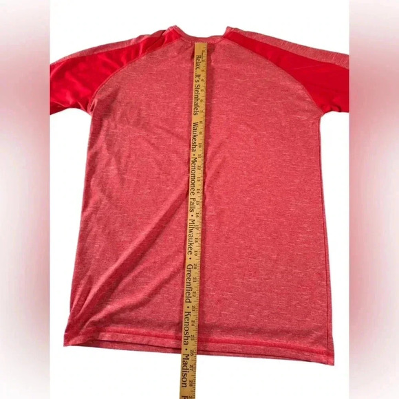 Champion Men's Medium Red Wisconsin Badgers Short Sleeve Polytester T-Shirt - Picture 10 of 11